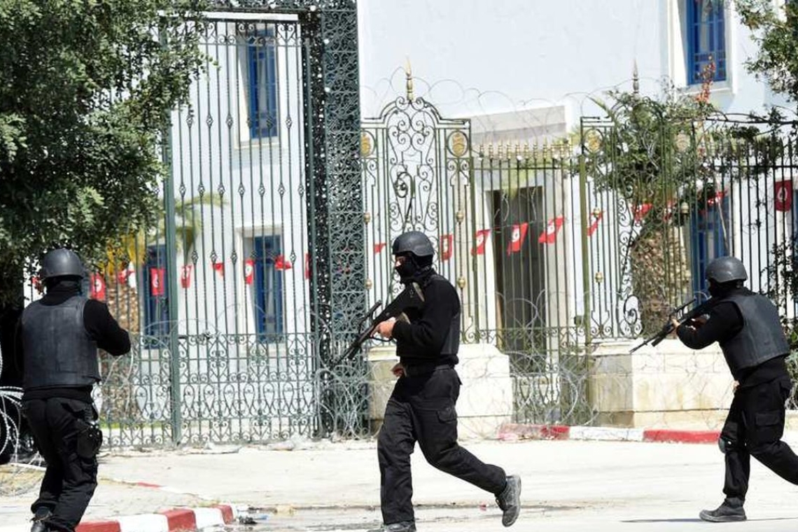 Au moins cinq hommes impliqués dans des attentats "terroristes" en Tunisie s'évadent de prison
